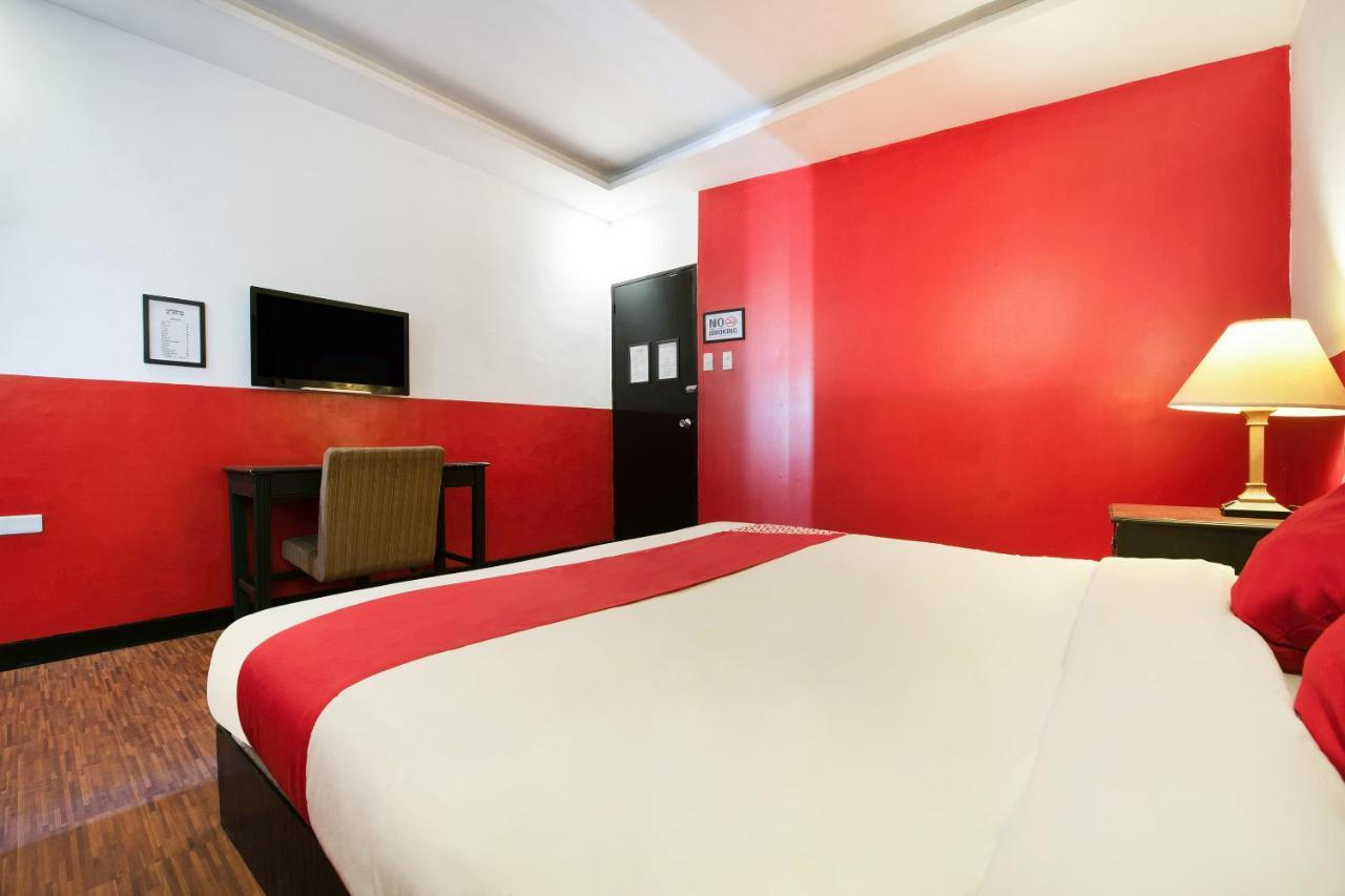 Oyo 432 Diamondwood Hotel Angeles Kültér fotó